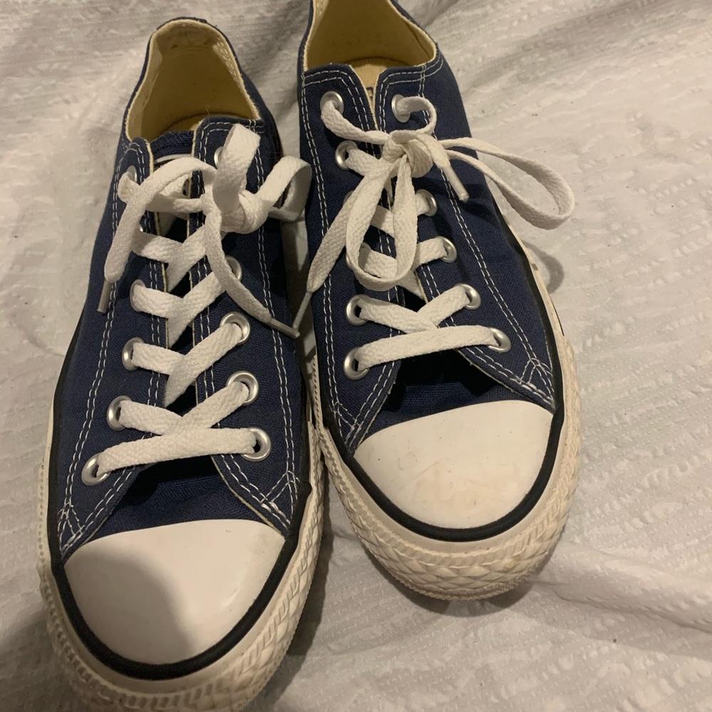Converse low top sneakers navy blue!
